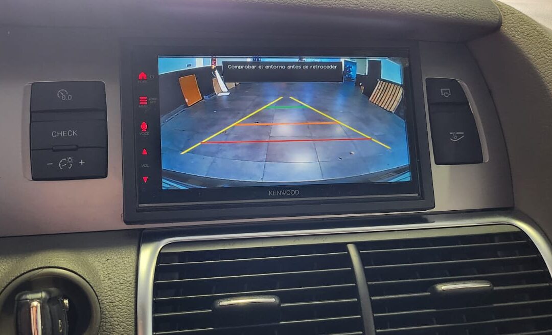 Instalación pantalla Kenwood en Audi Q7