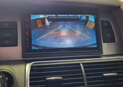 Instalación pantalla Kenwood en Audi Q7