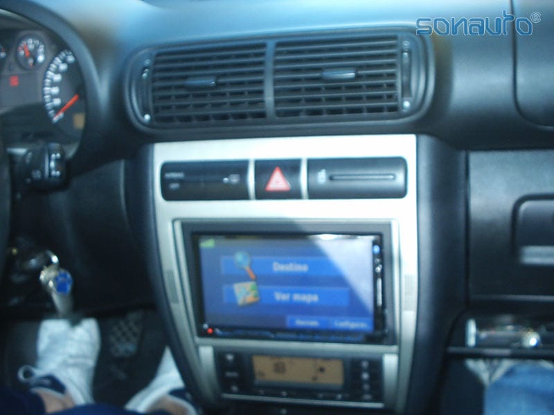 Seat Leon (pantalla 2 DIN Kenwood, reproductor y manos libres) - Sonauto